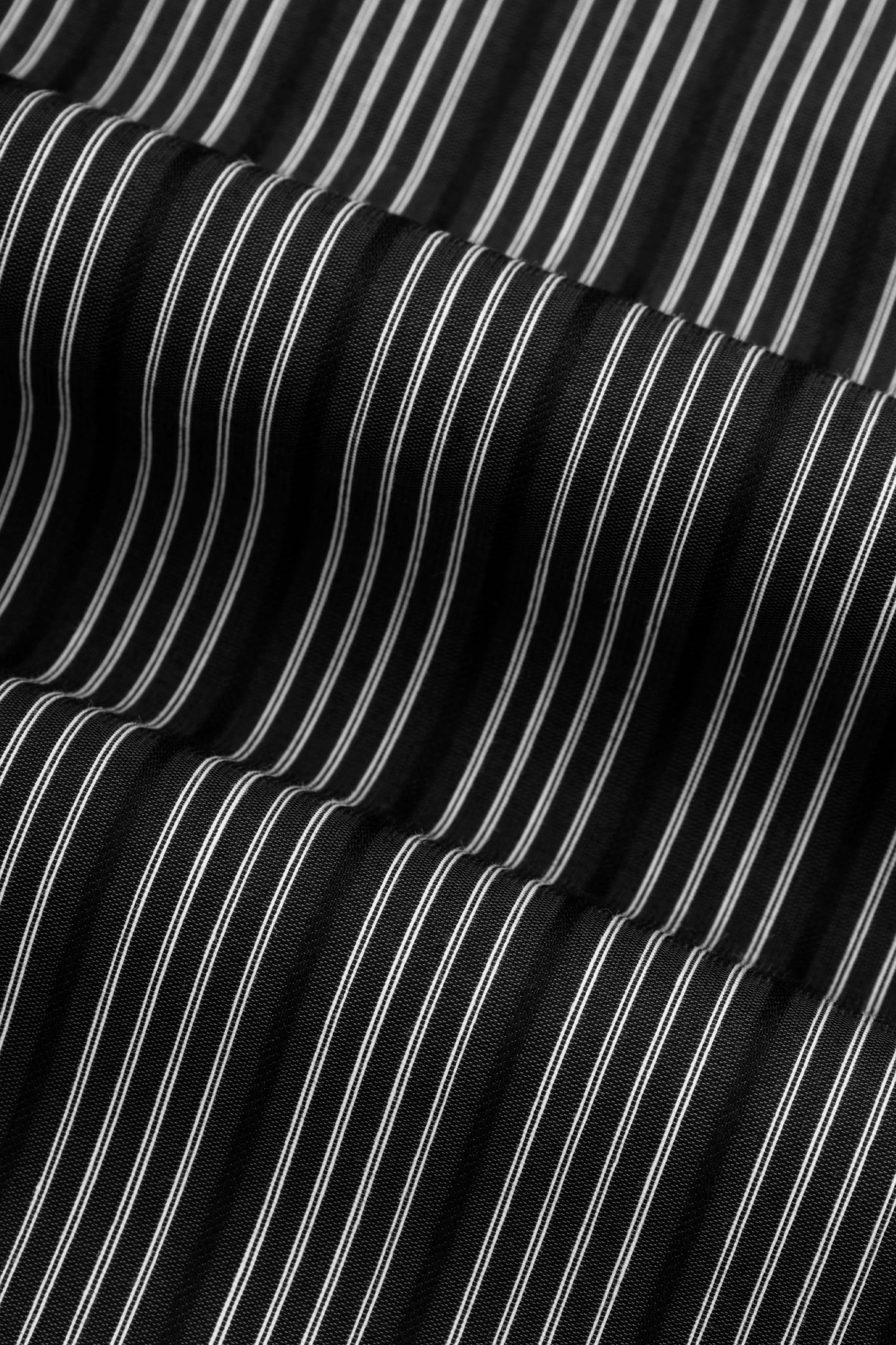 قميص سمارت كاجوال مقلم بالأبيض والأسود