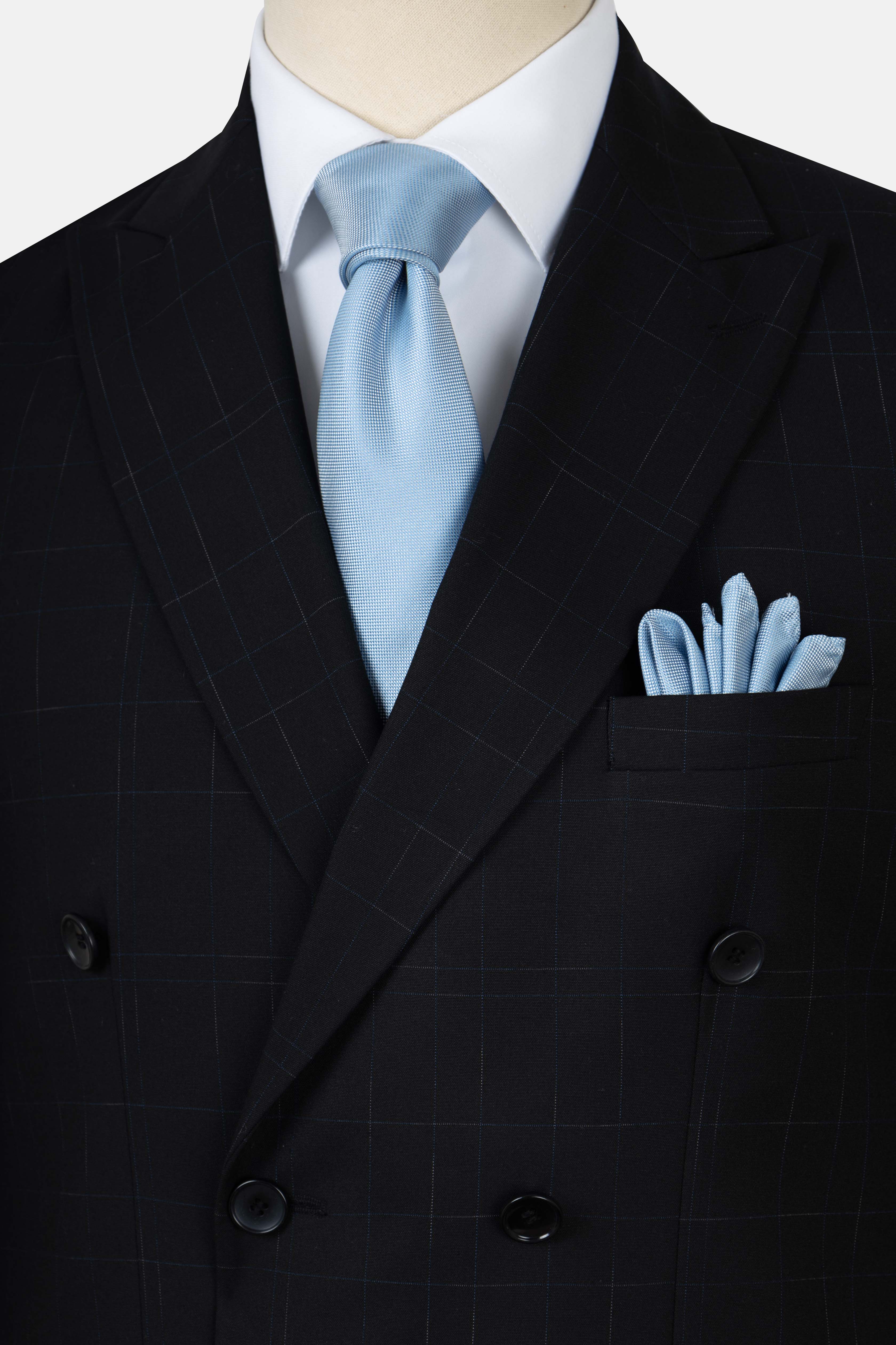 بدلة سوداء مزدوجة الصدر مفحوصة