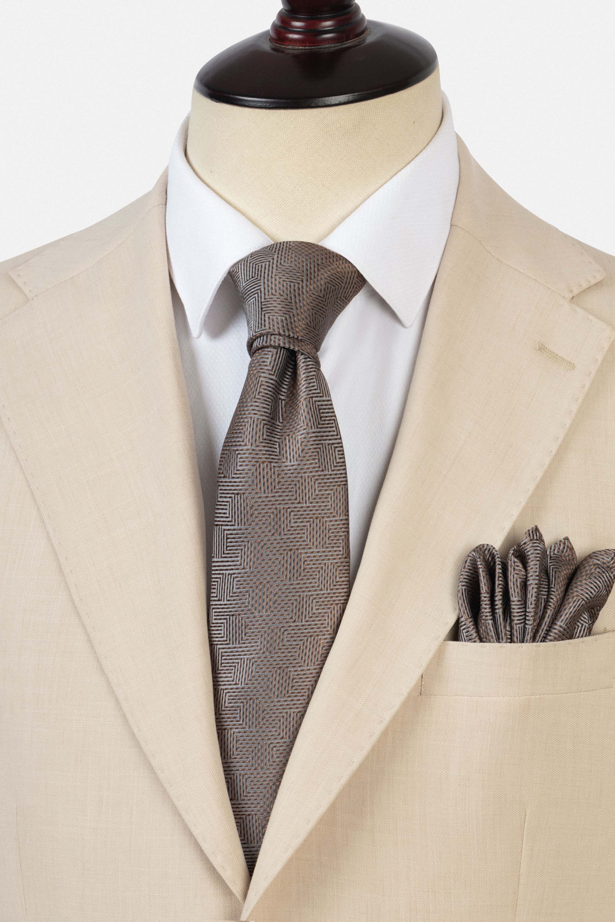 بدلة كاجوال بلون البيج الفاتح