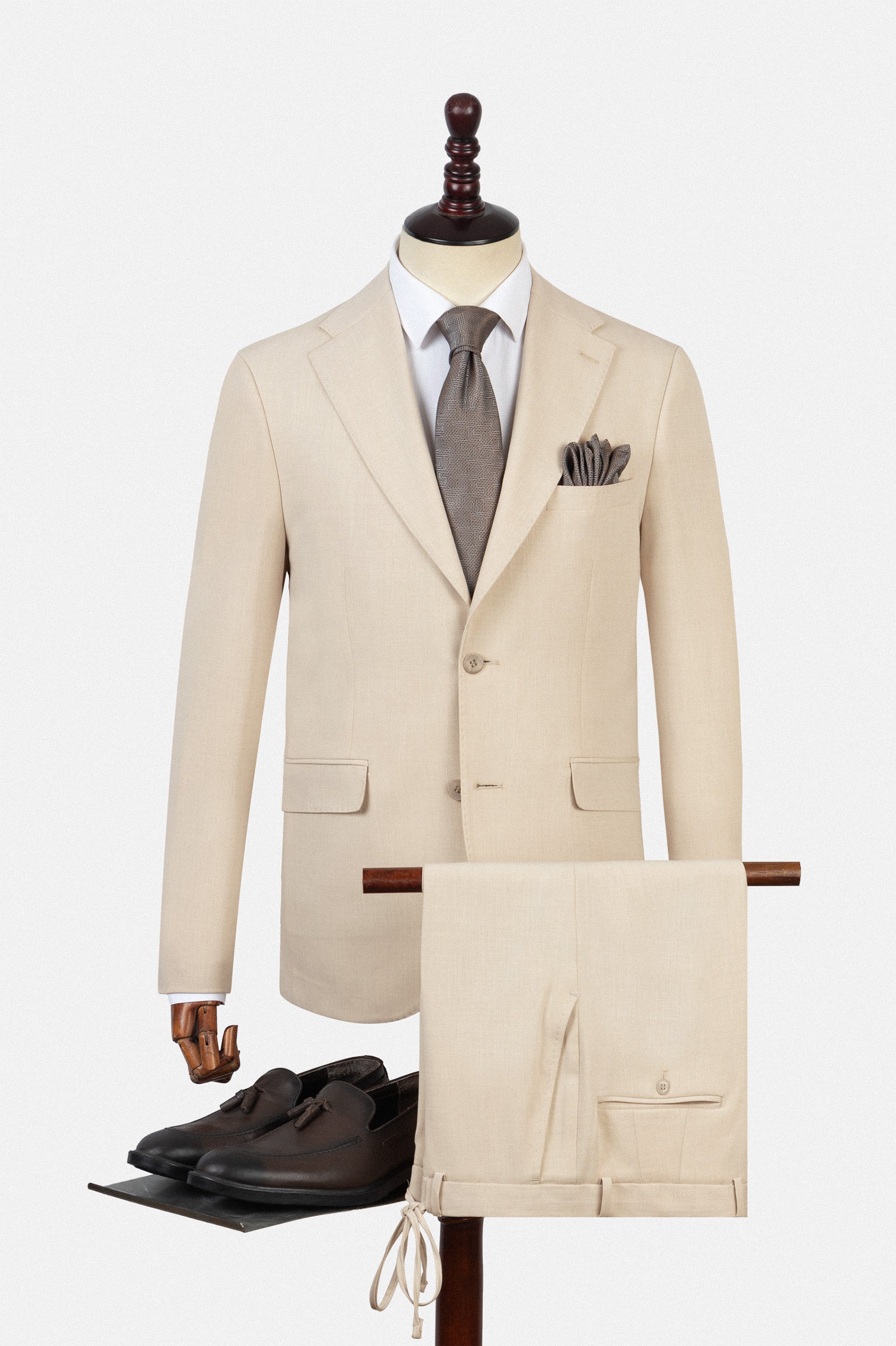 بدلة كاجوال بلون البيج الفاتح