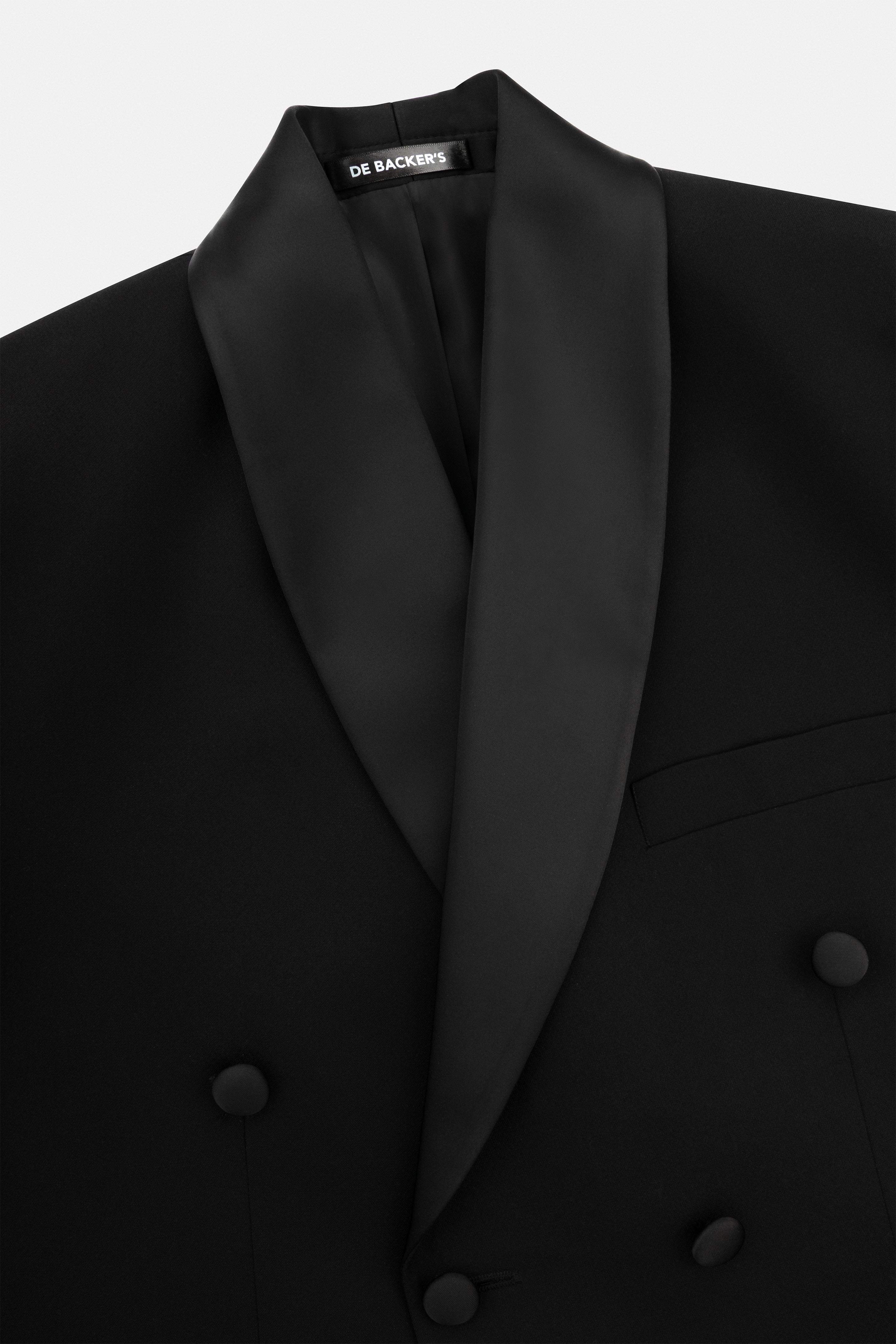 بدلة توكسيدو سوداء