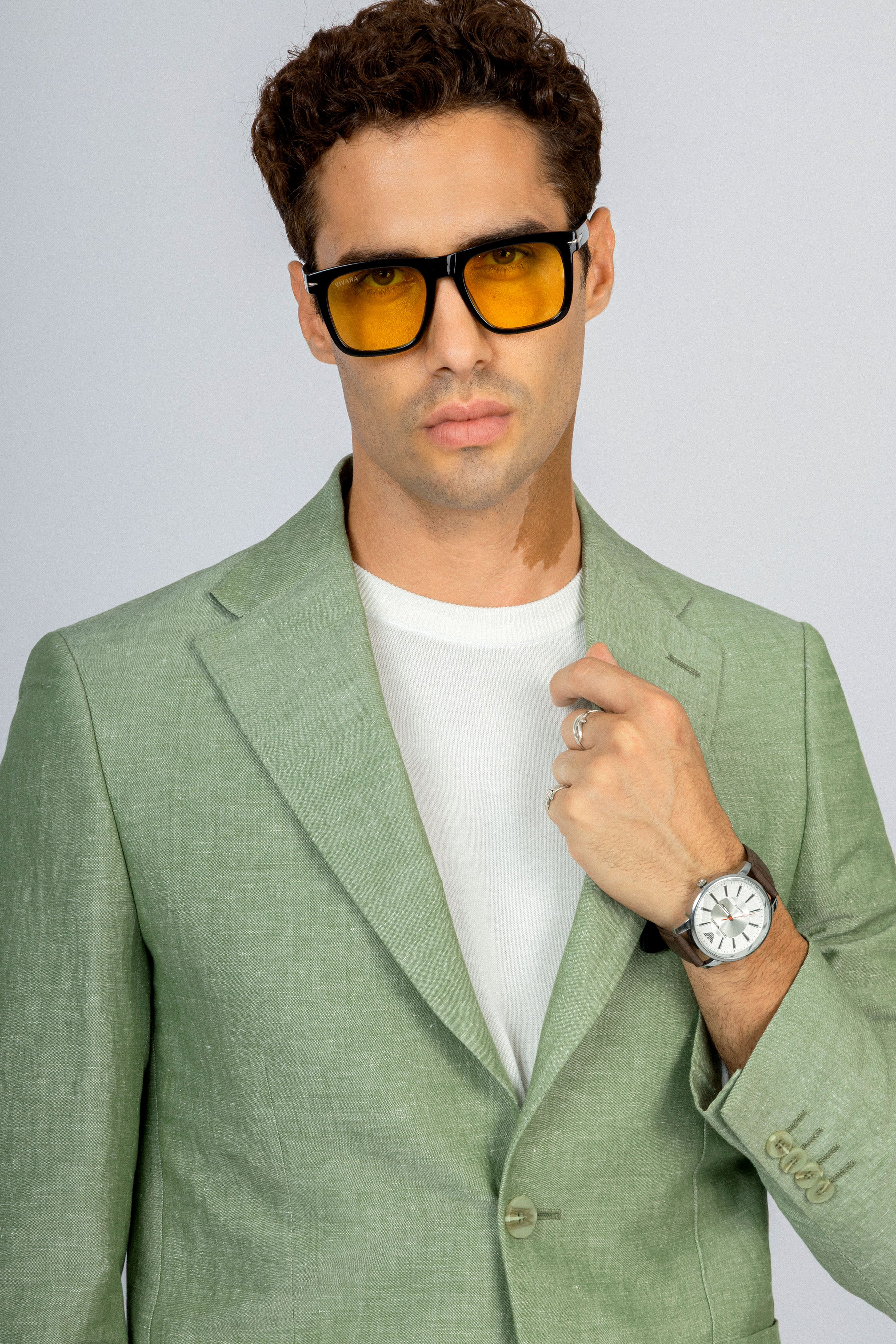 بليزر كاجوال باللون الأخضر الفاتح