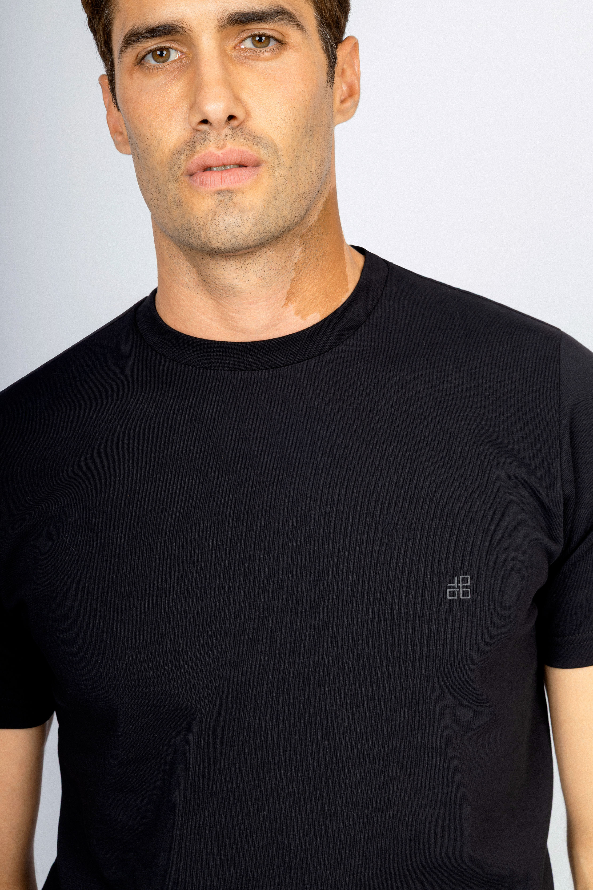 Black Solid Basic Round T Shirt