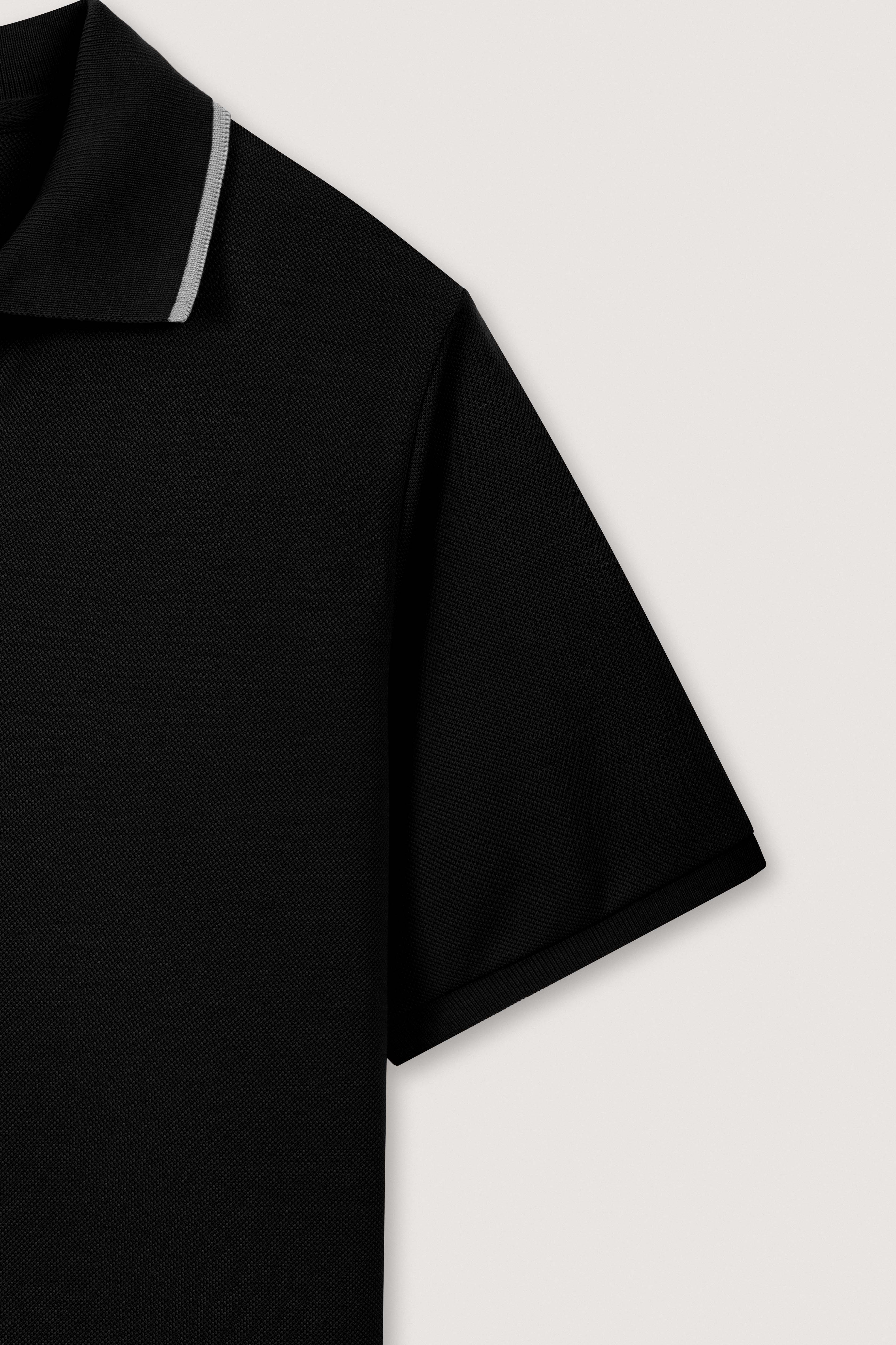 بولو أسود v-neck بيكا