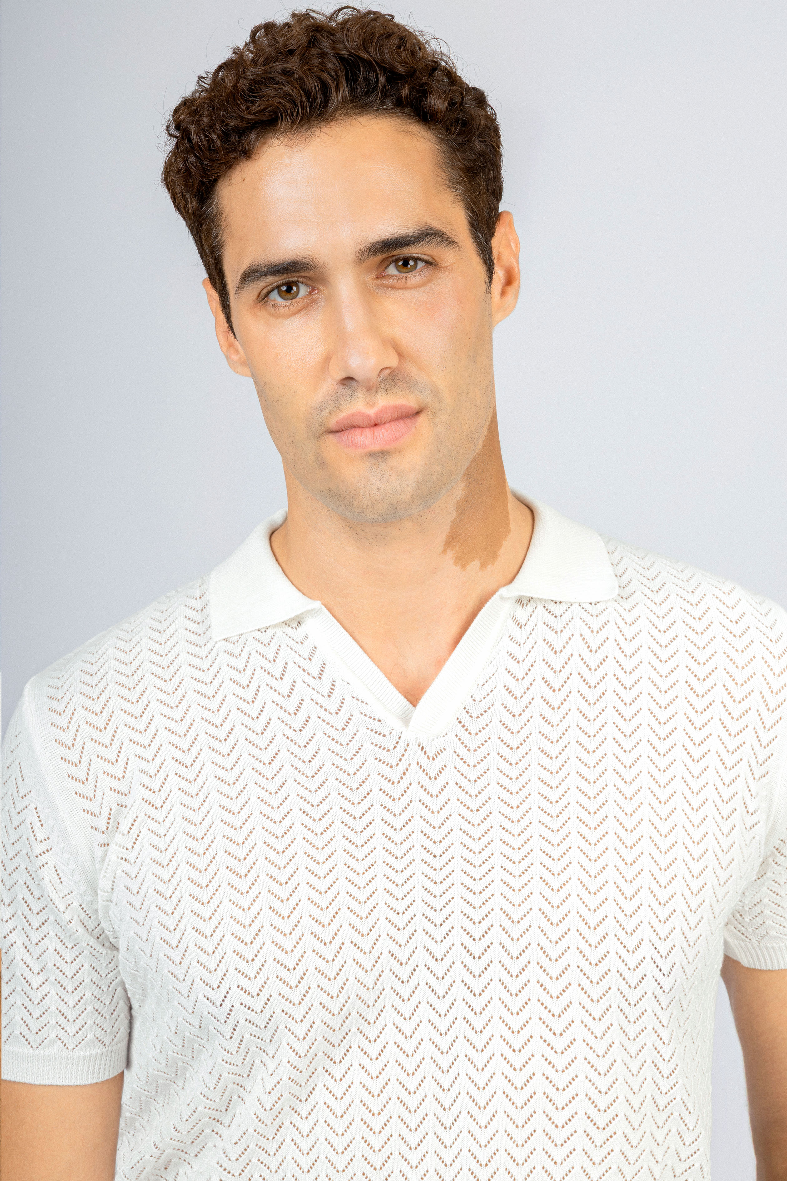 Open-Stitch Knitted Off White V-Neck Polo