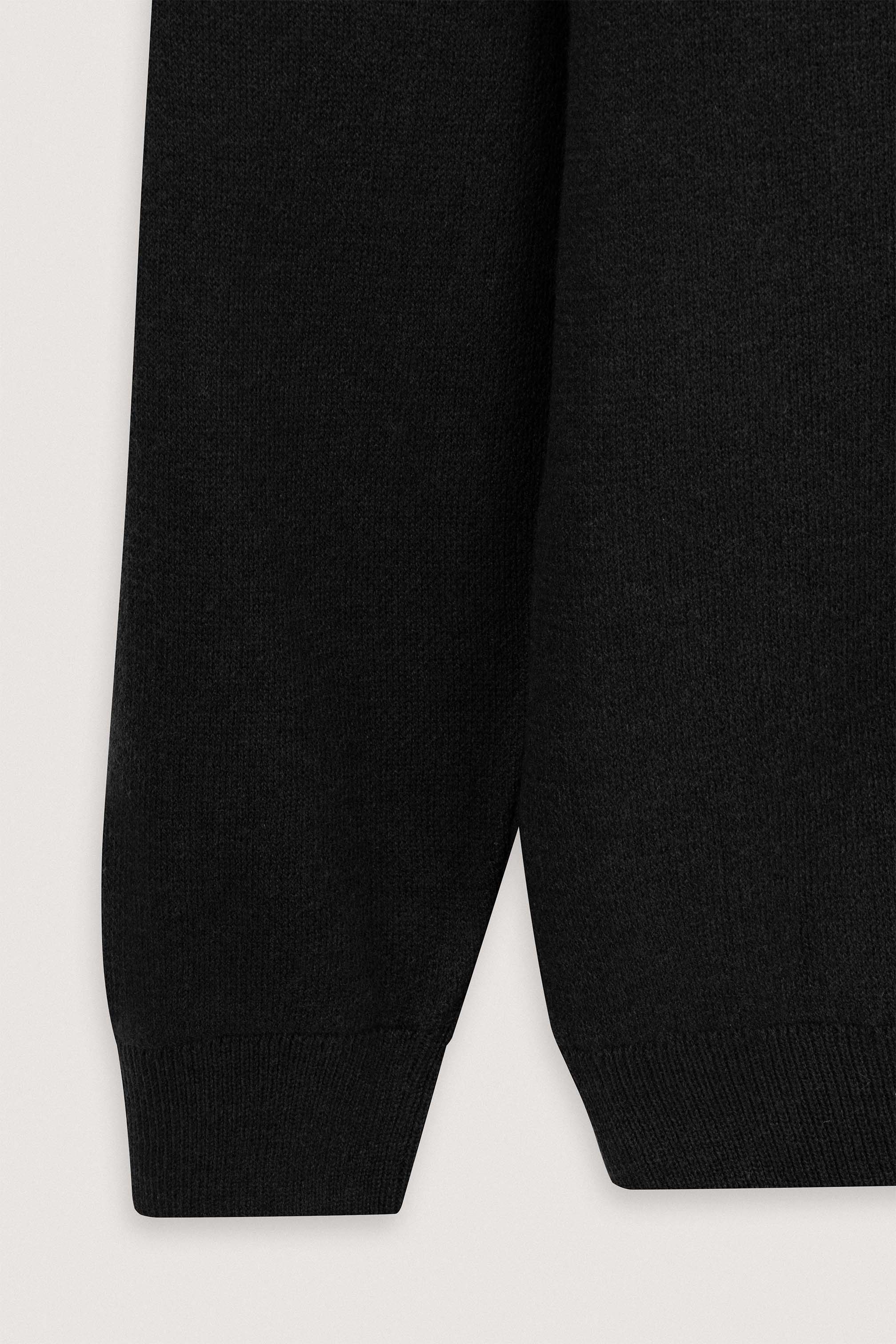 Black patterned Moc-Neck Pullover