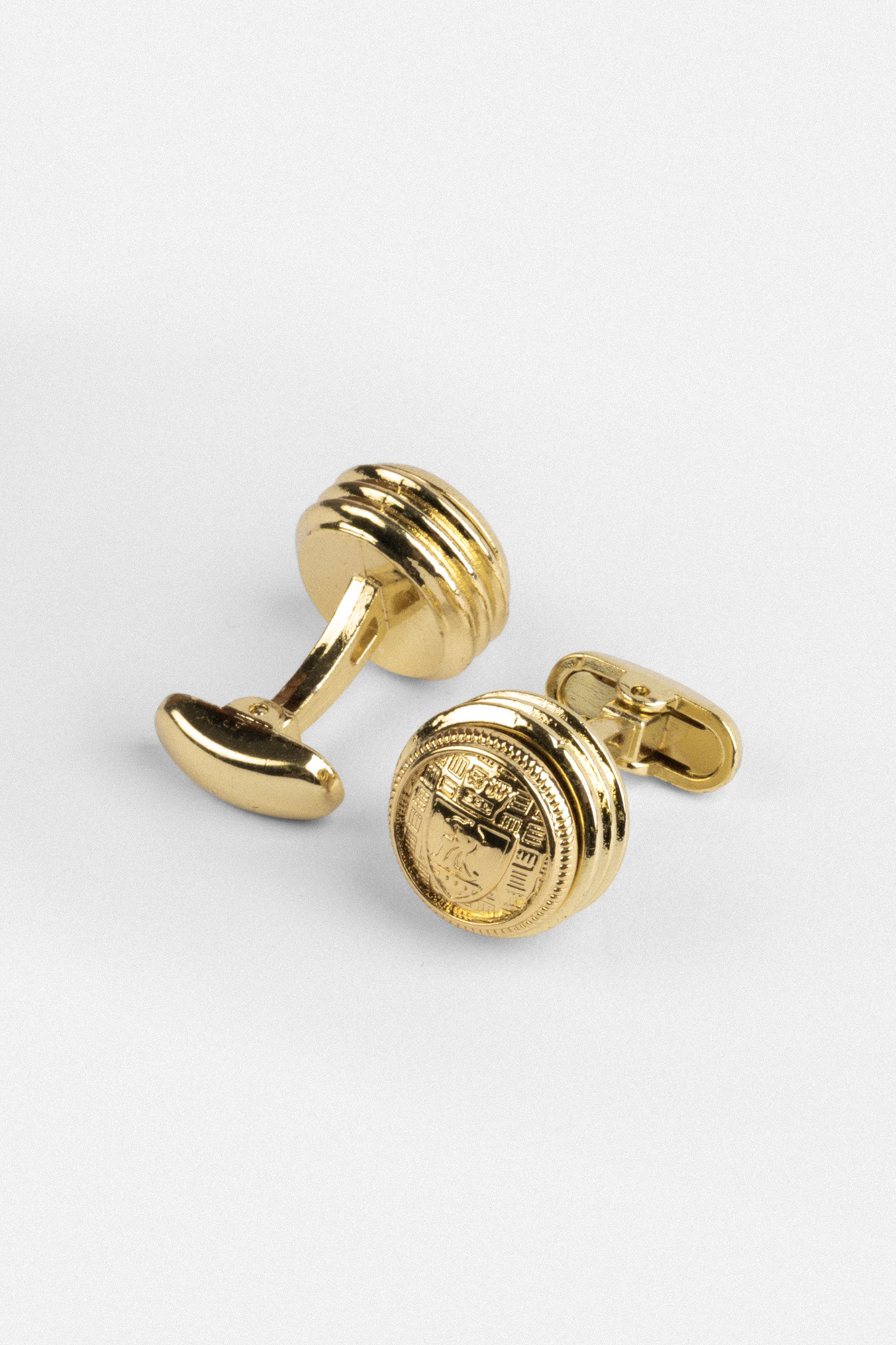Round-shaped Golden Cufflinks