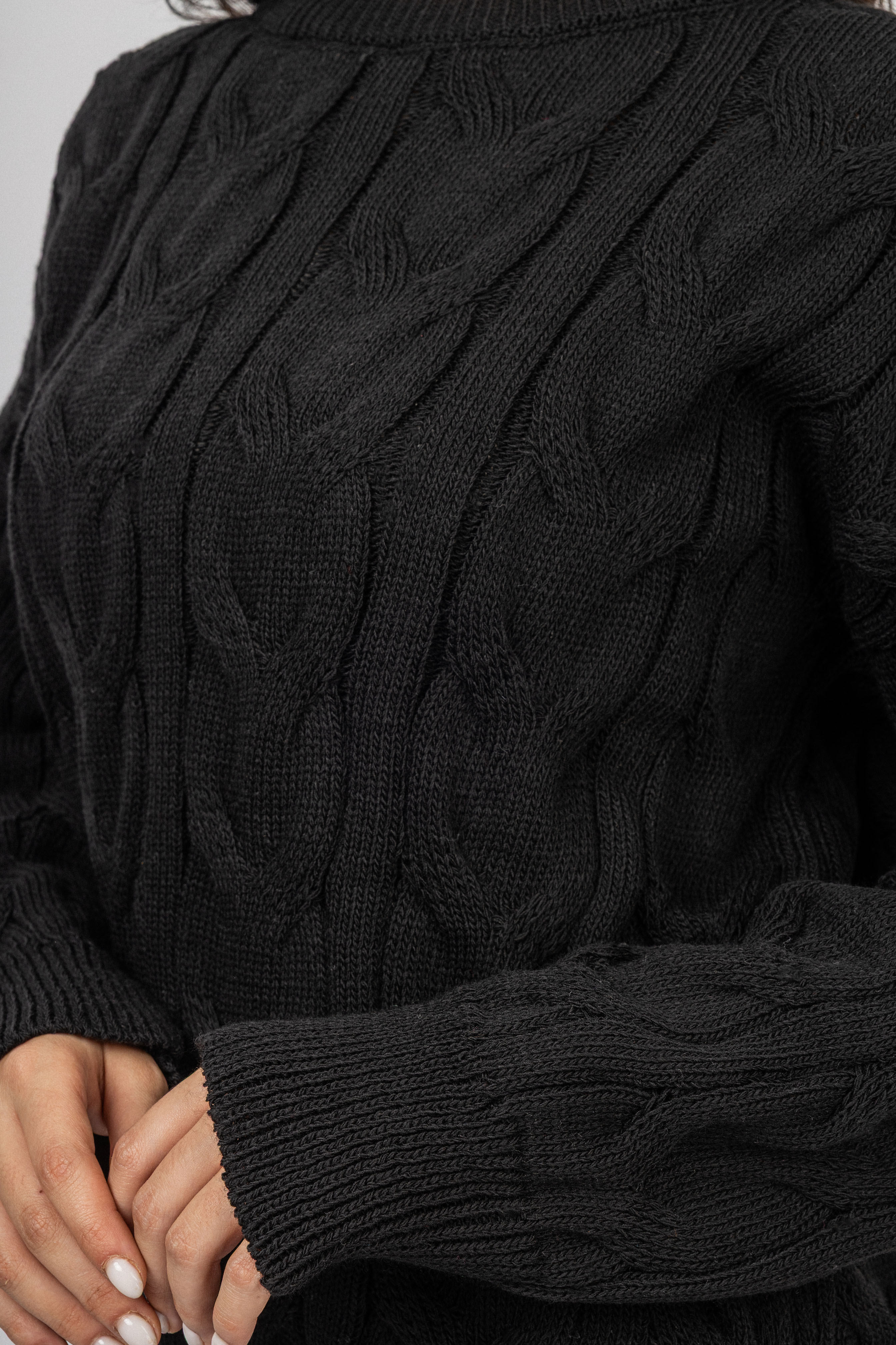Black Knitted Round Pullover