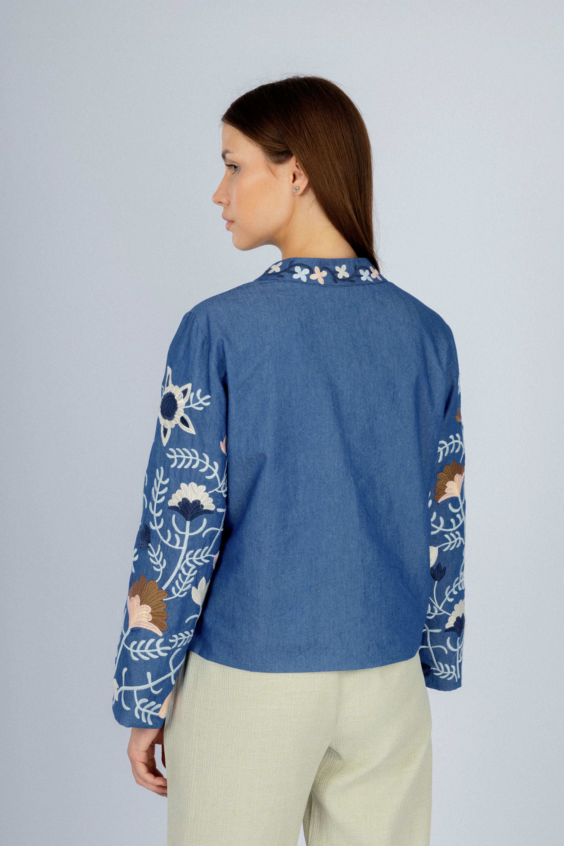 جاكيت حريمي مزخرف باللون الأزرق