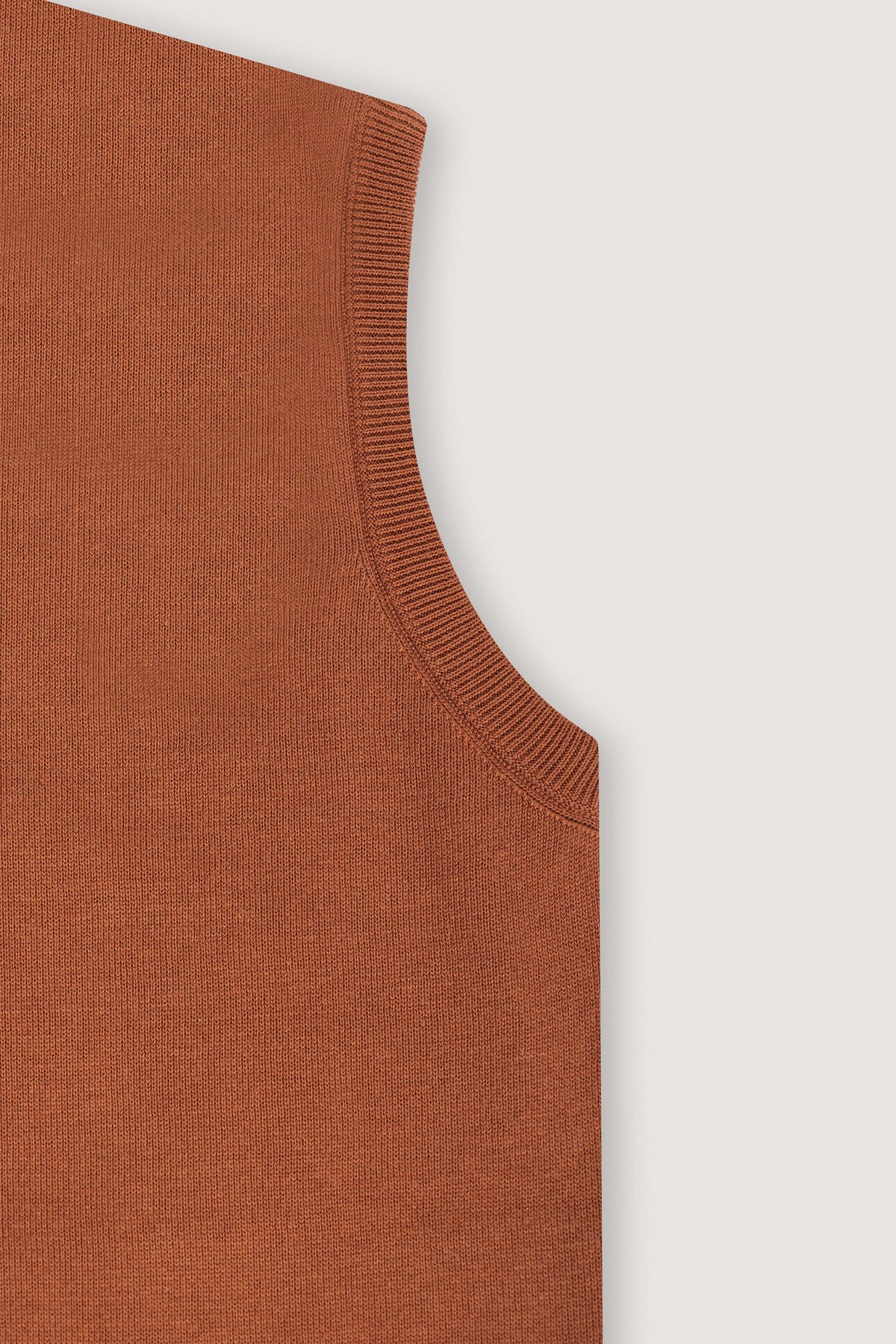 Sienna V-Neck Knitted Vest - De Backers - 4