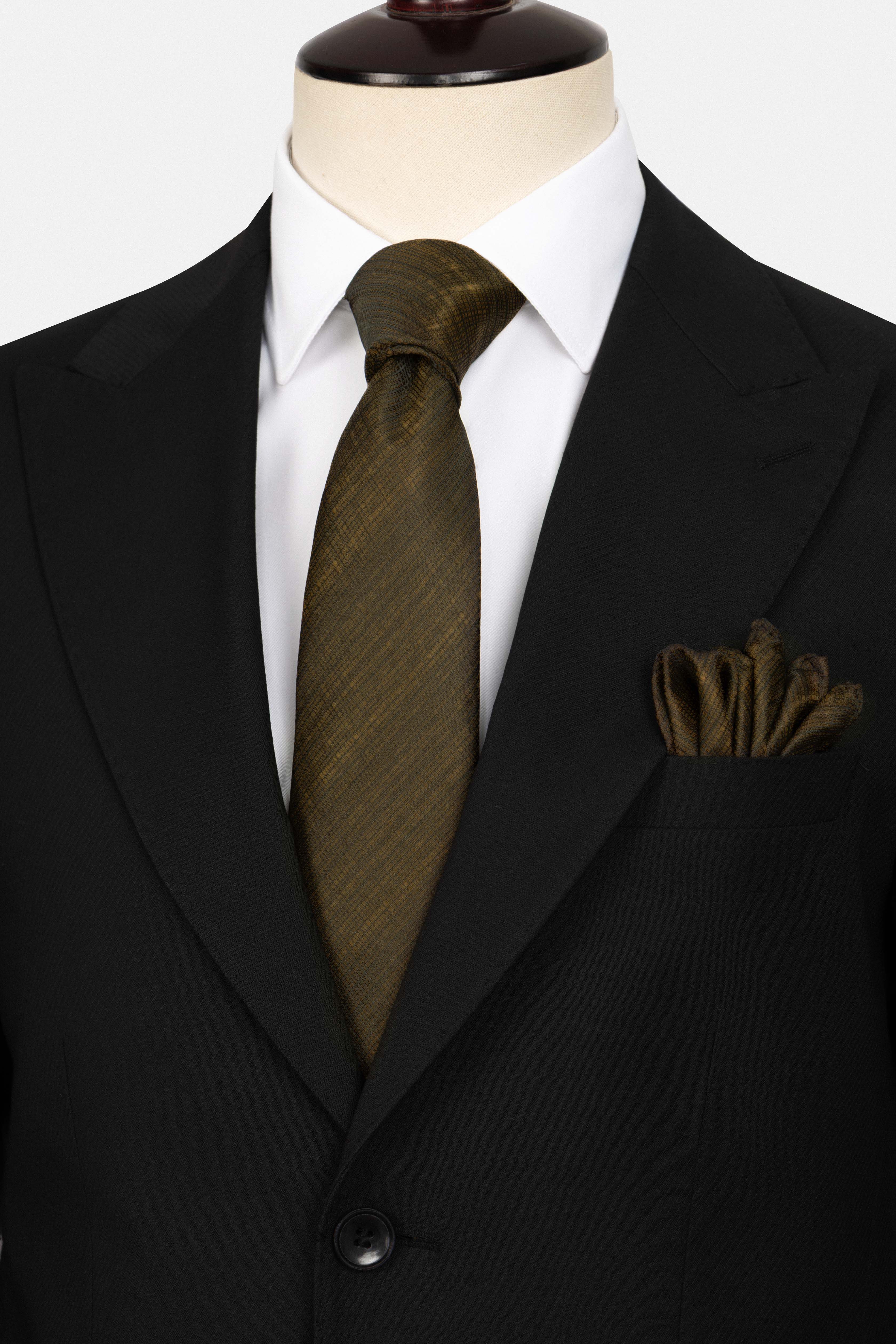 بدلة لون أسود