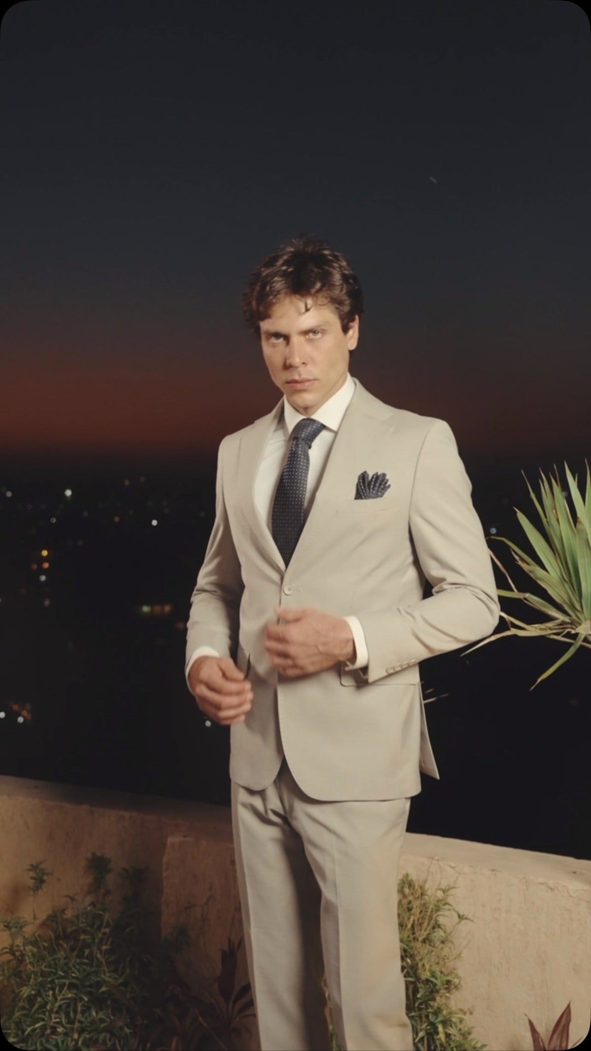 De Backers beige suit, model wearing, night city view