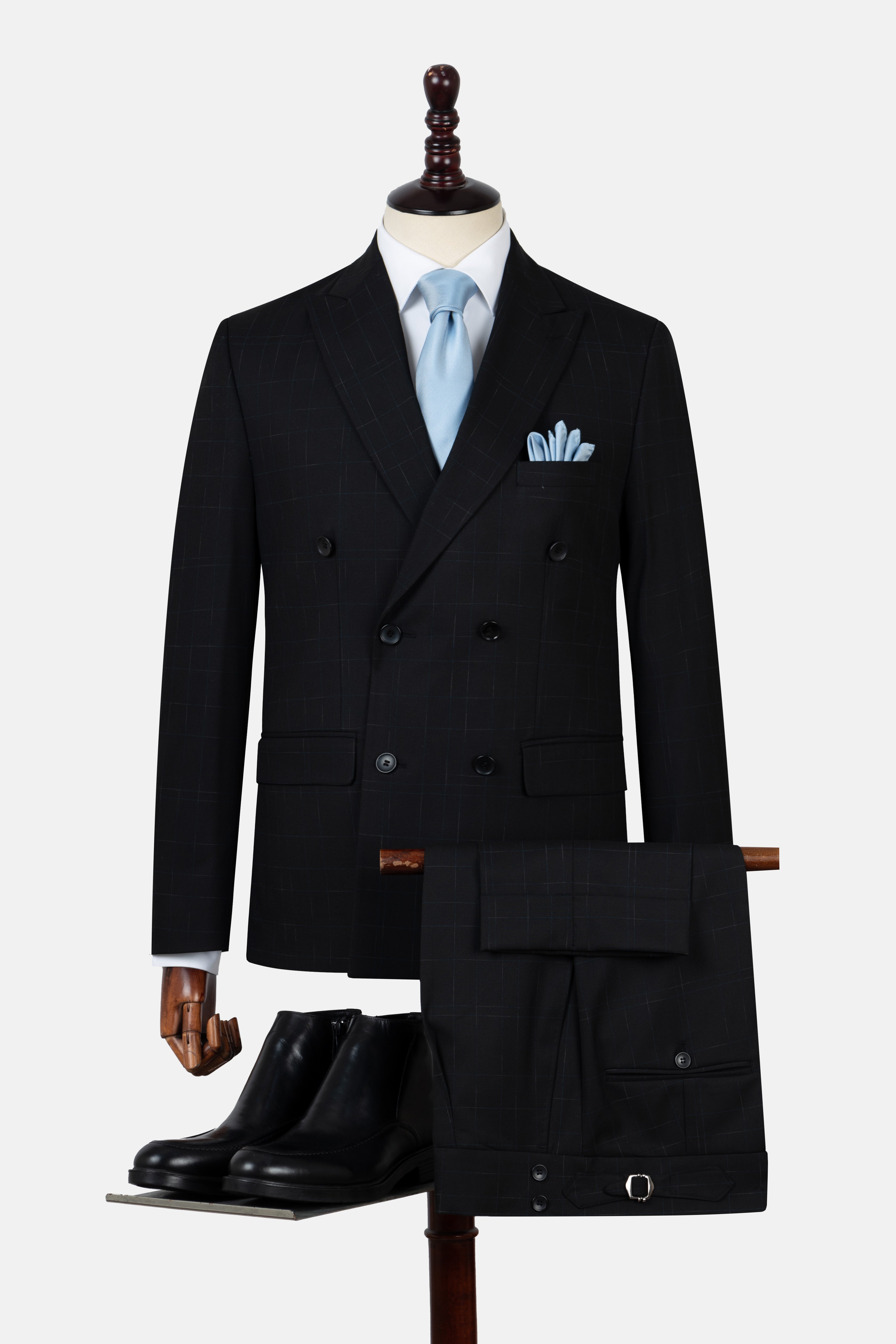 بدلة سوداء مزدوجة الصدر مفحوصة