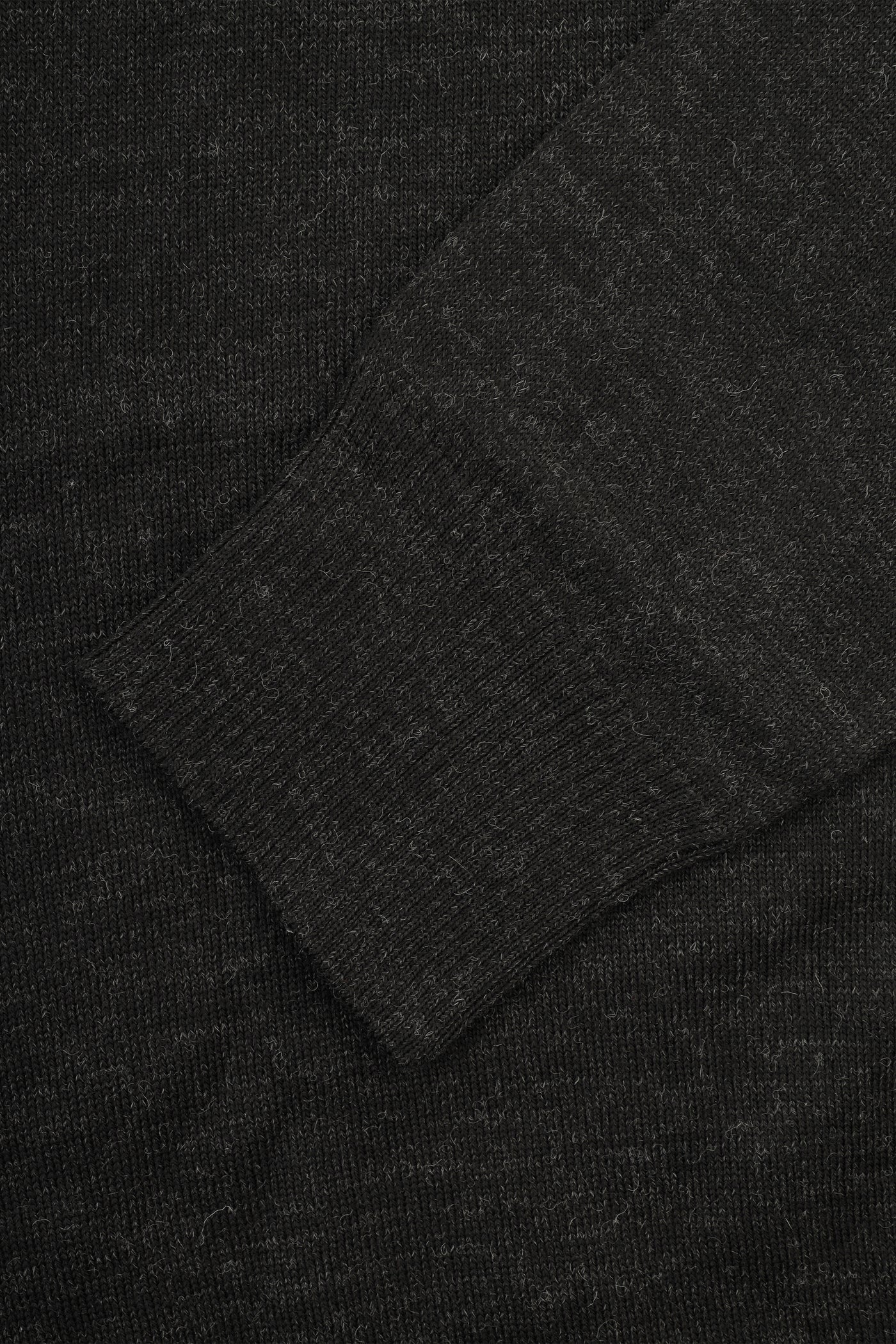 Jacquard Dark Gray & Black Round pullover