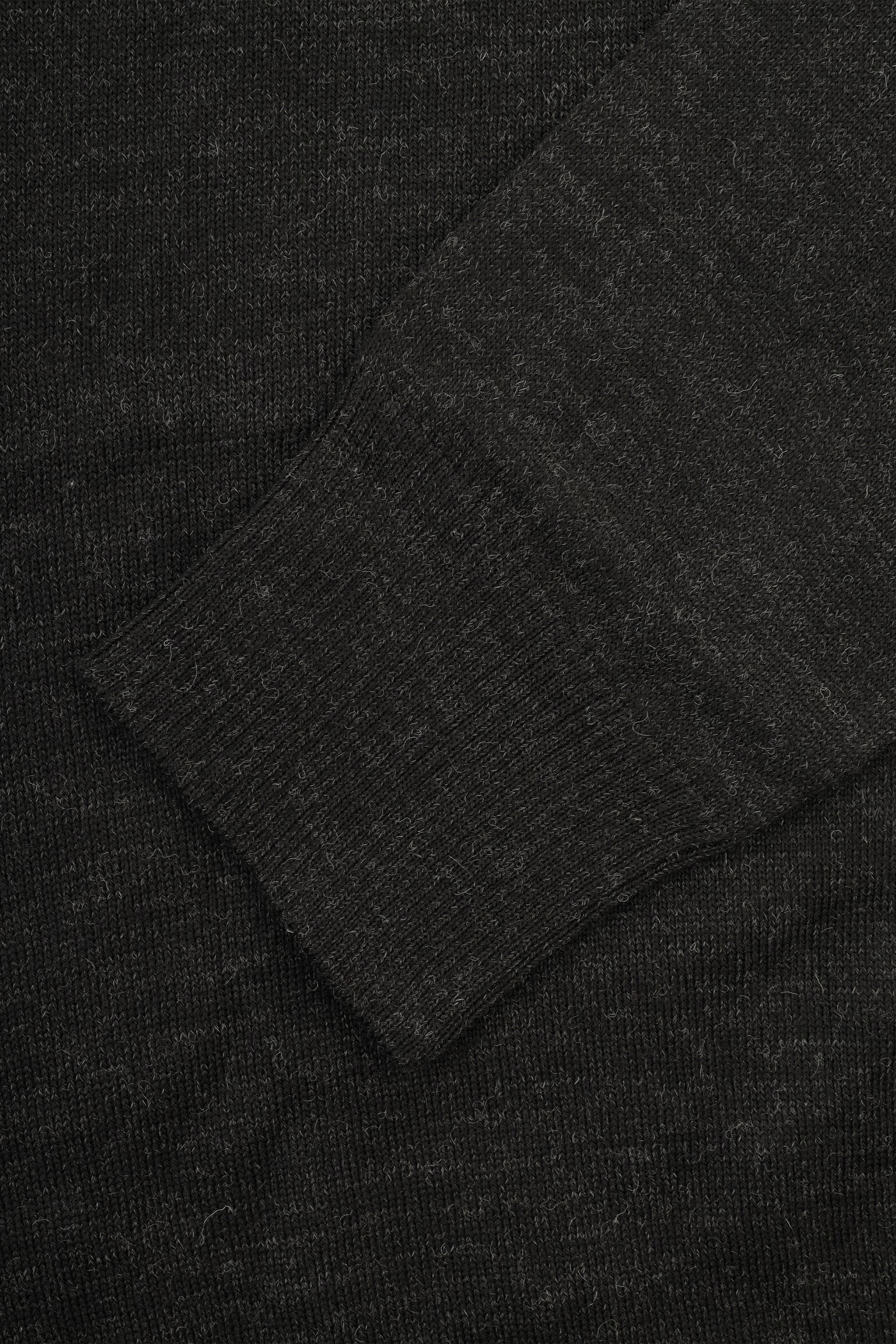Jacquard Dark Gray & Black Round pullover