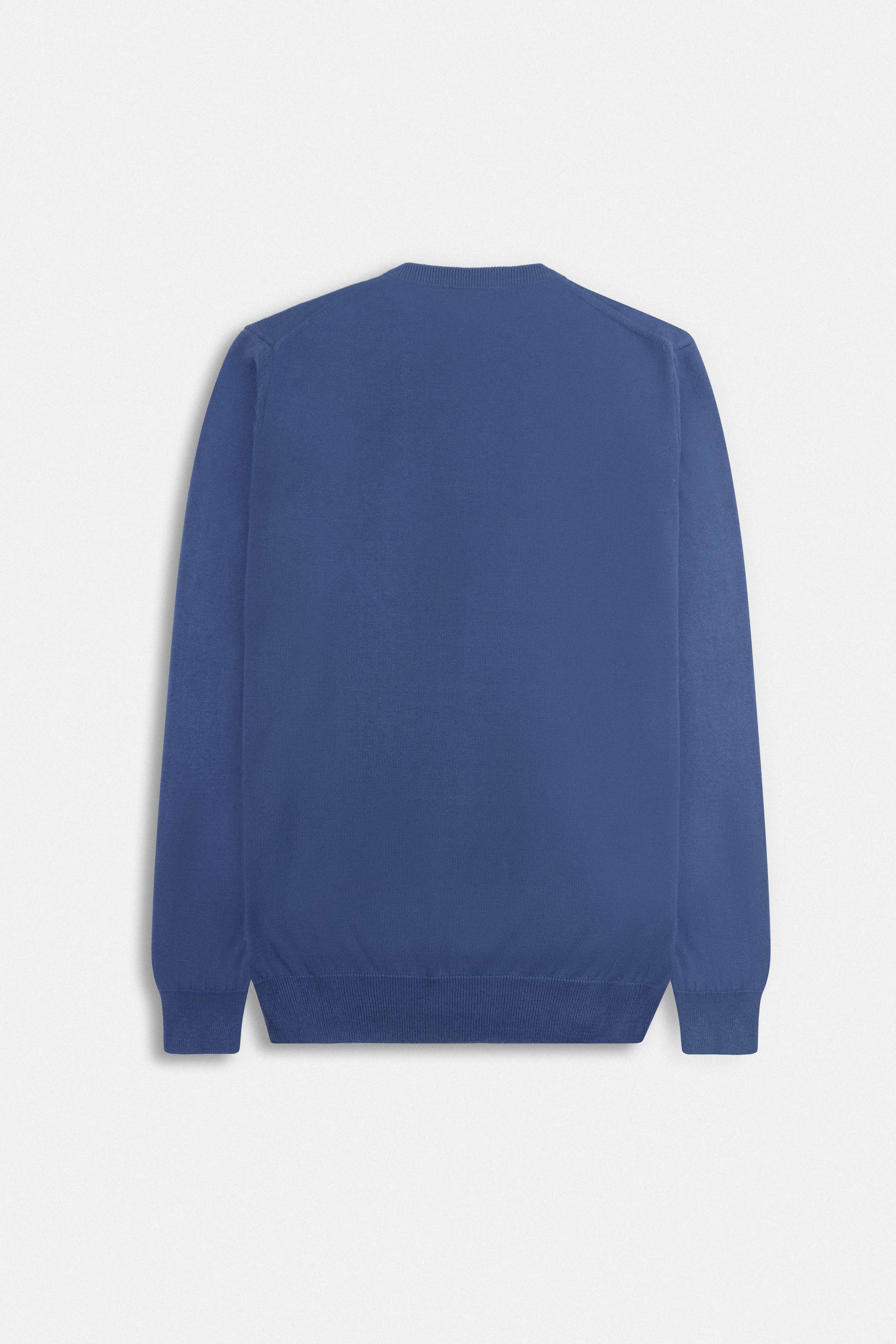 V-Neck YInMn Blue Pullover