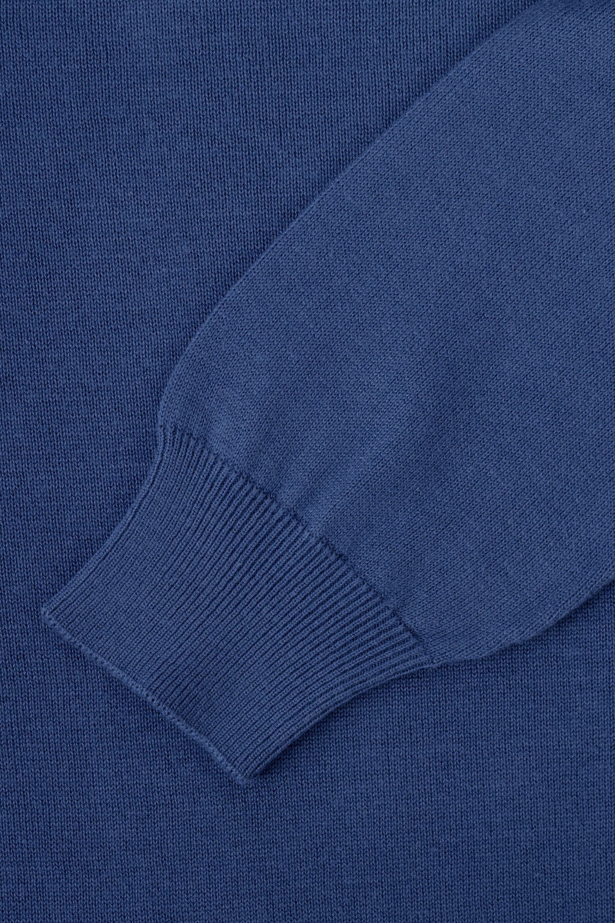 V-Neck YInMn Blue Pullover