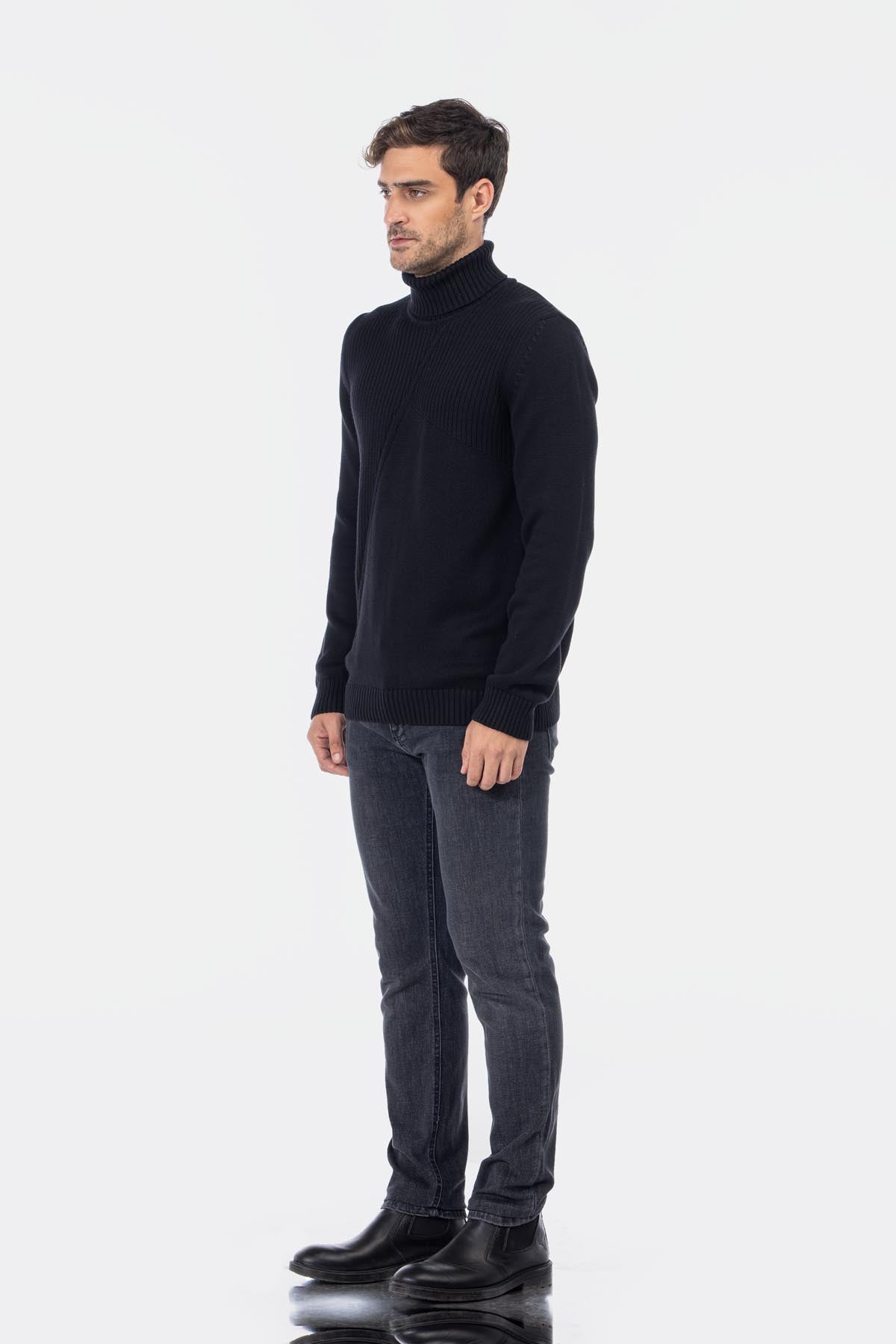 Jacquard Knitted High-neck Black Pullover