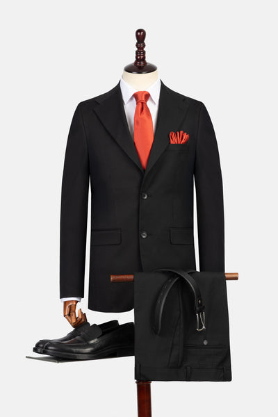 بدلة سوداء بنقش 