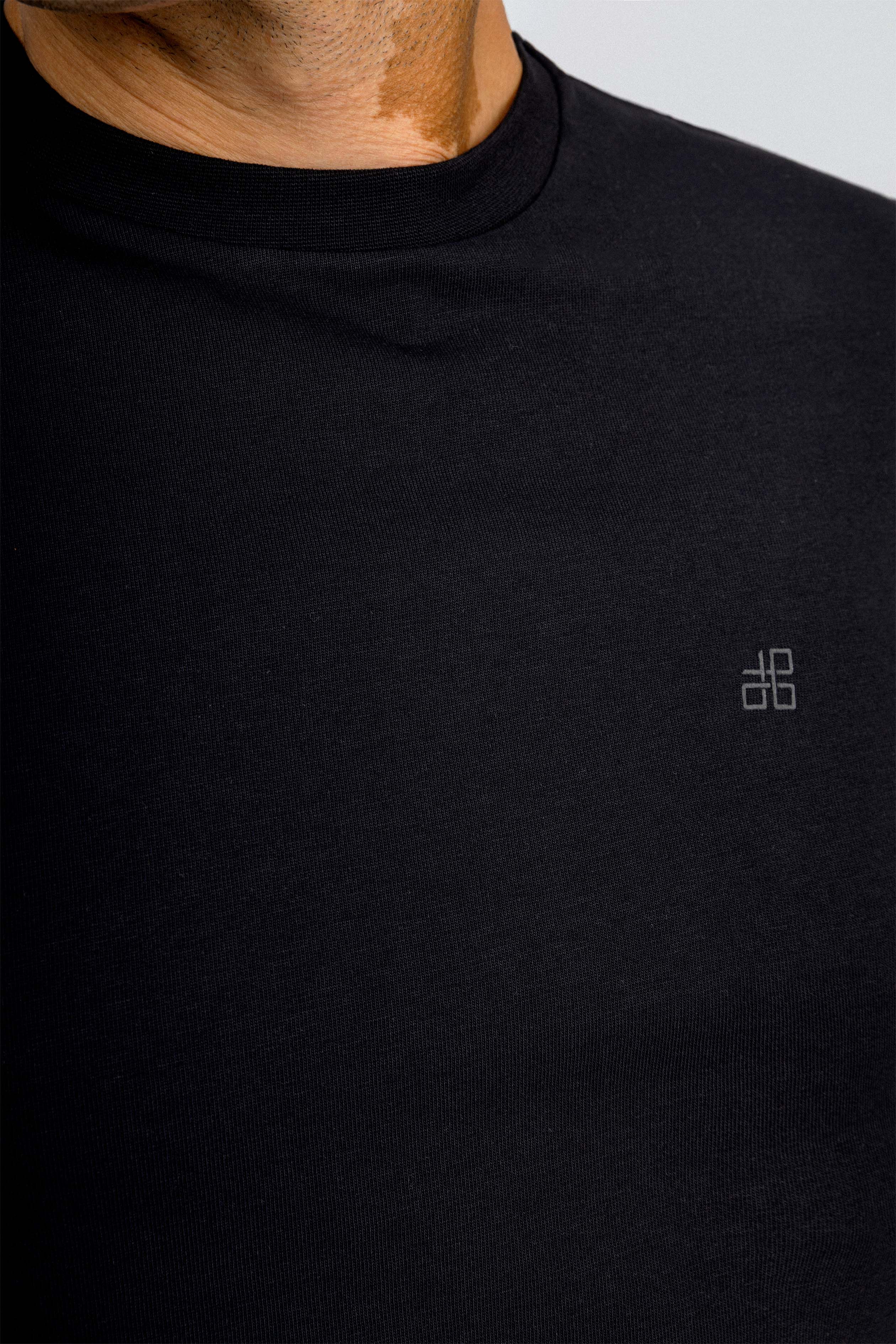 Black Solid Basic Round T Shirt