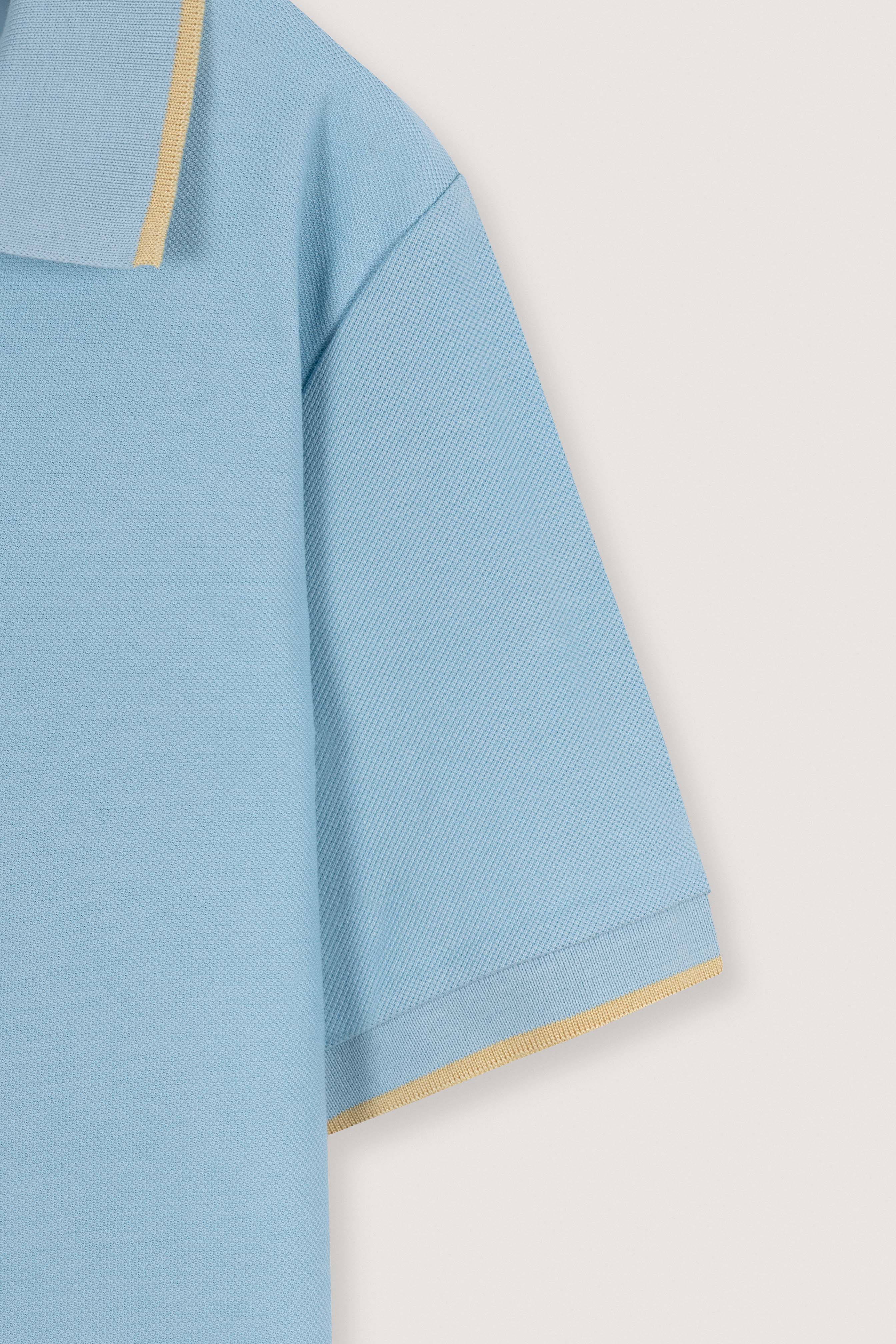 بولو أزرق فاتح v-neck بيكا