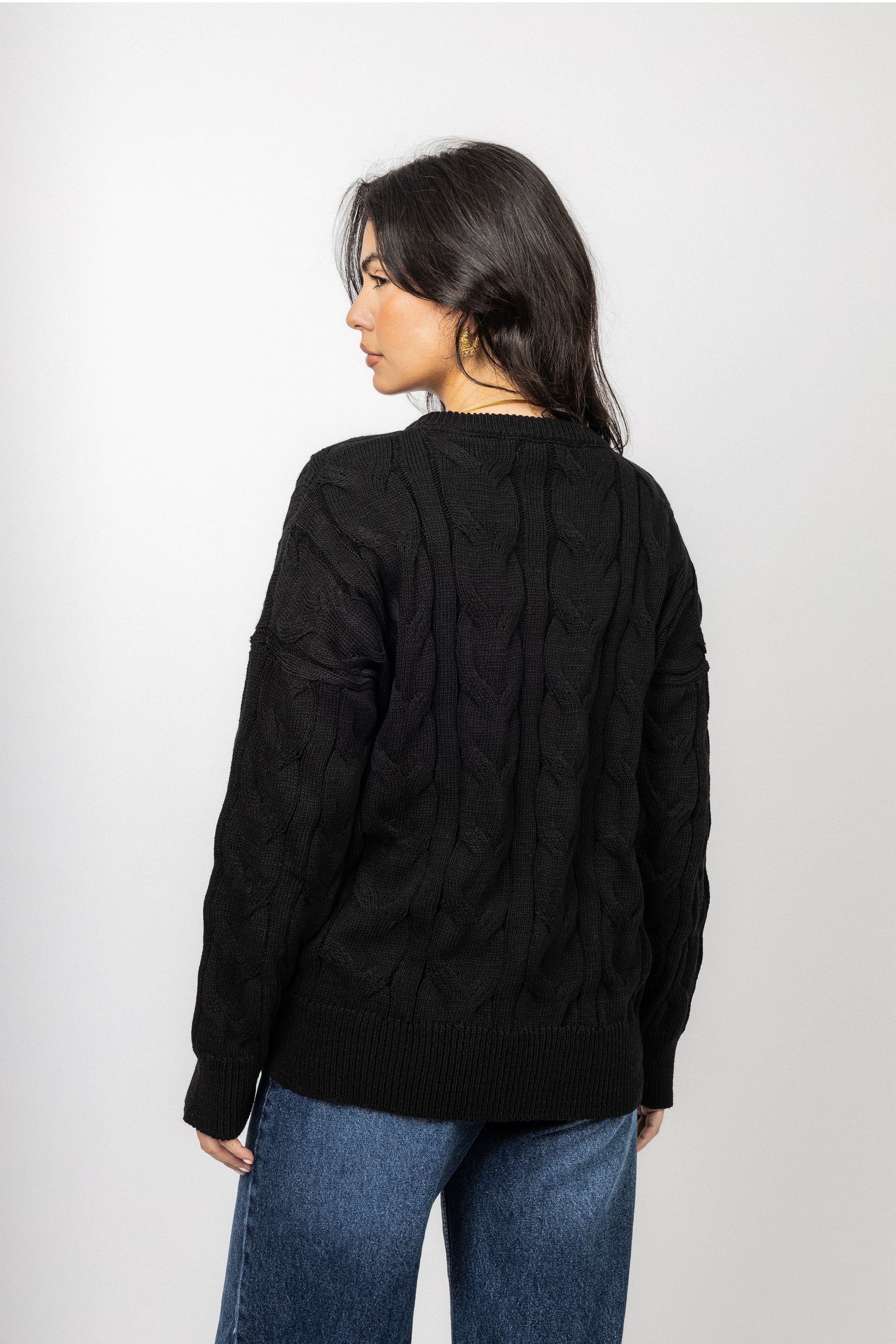 Black Knitted Round Pullover