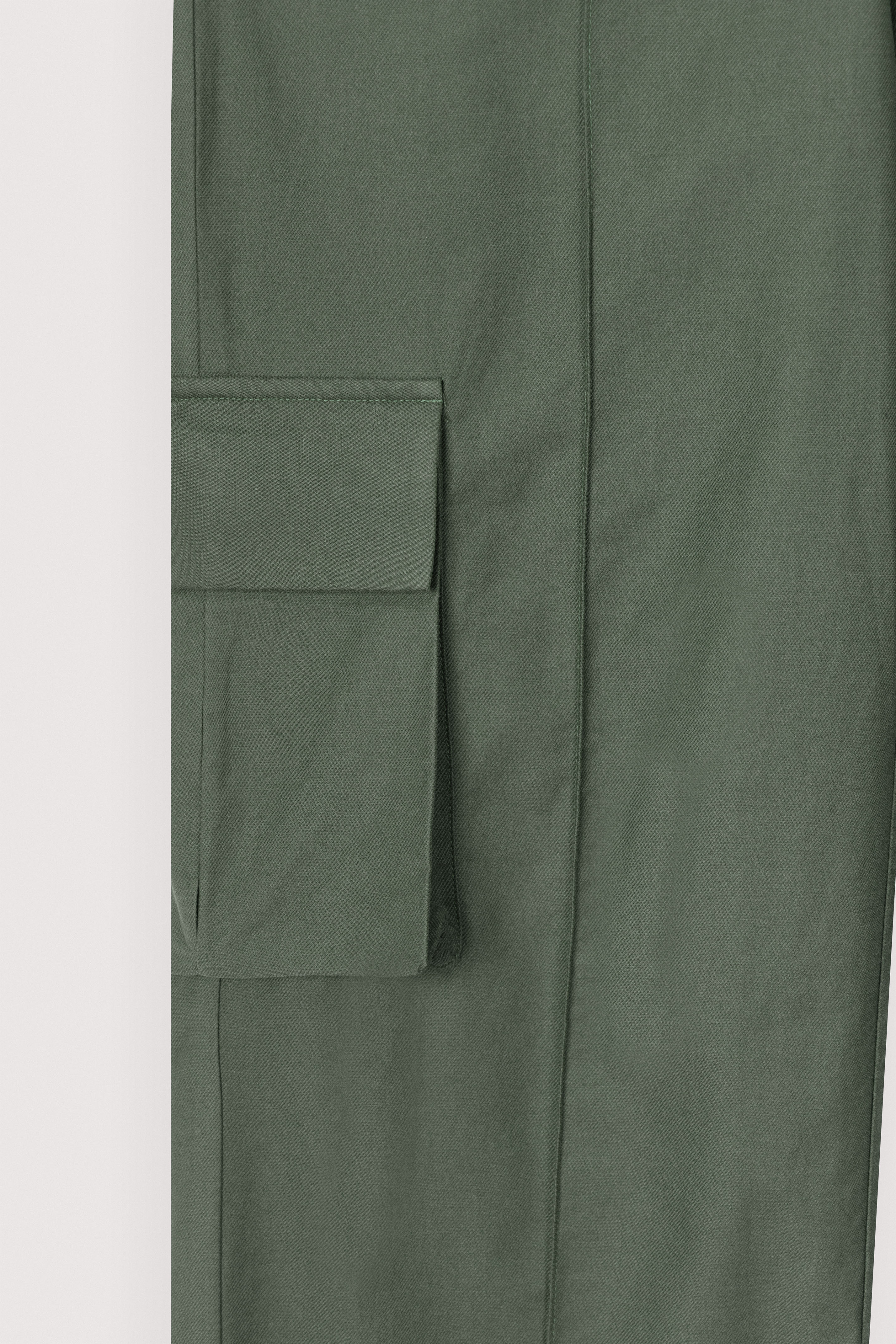 بنطلون كارغو جبردين باللون الزيتي