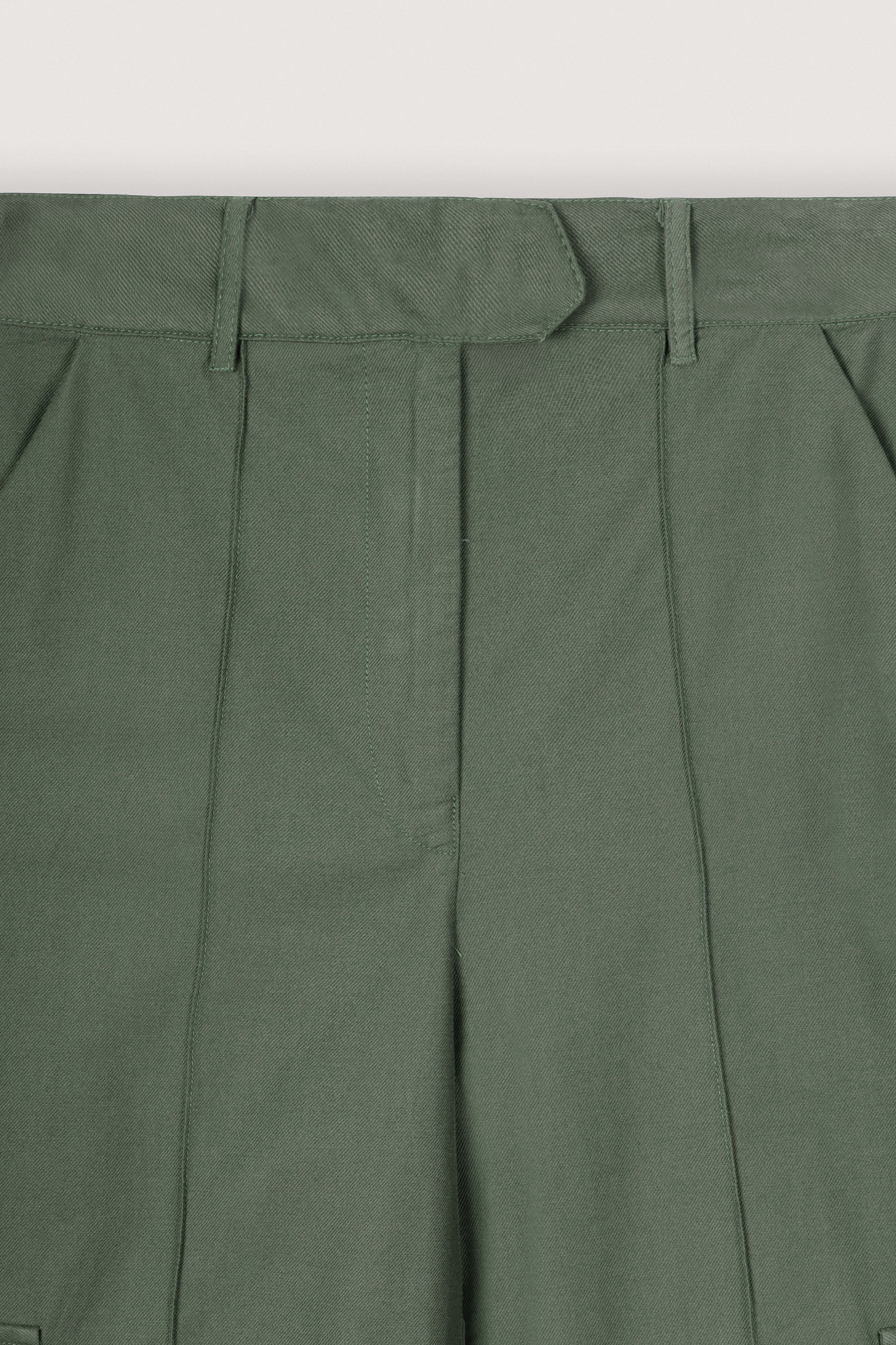 بنطلون كارغو جبردين باللون الزيتي