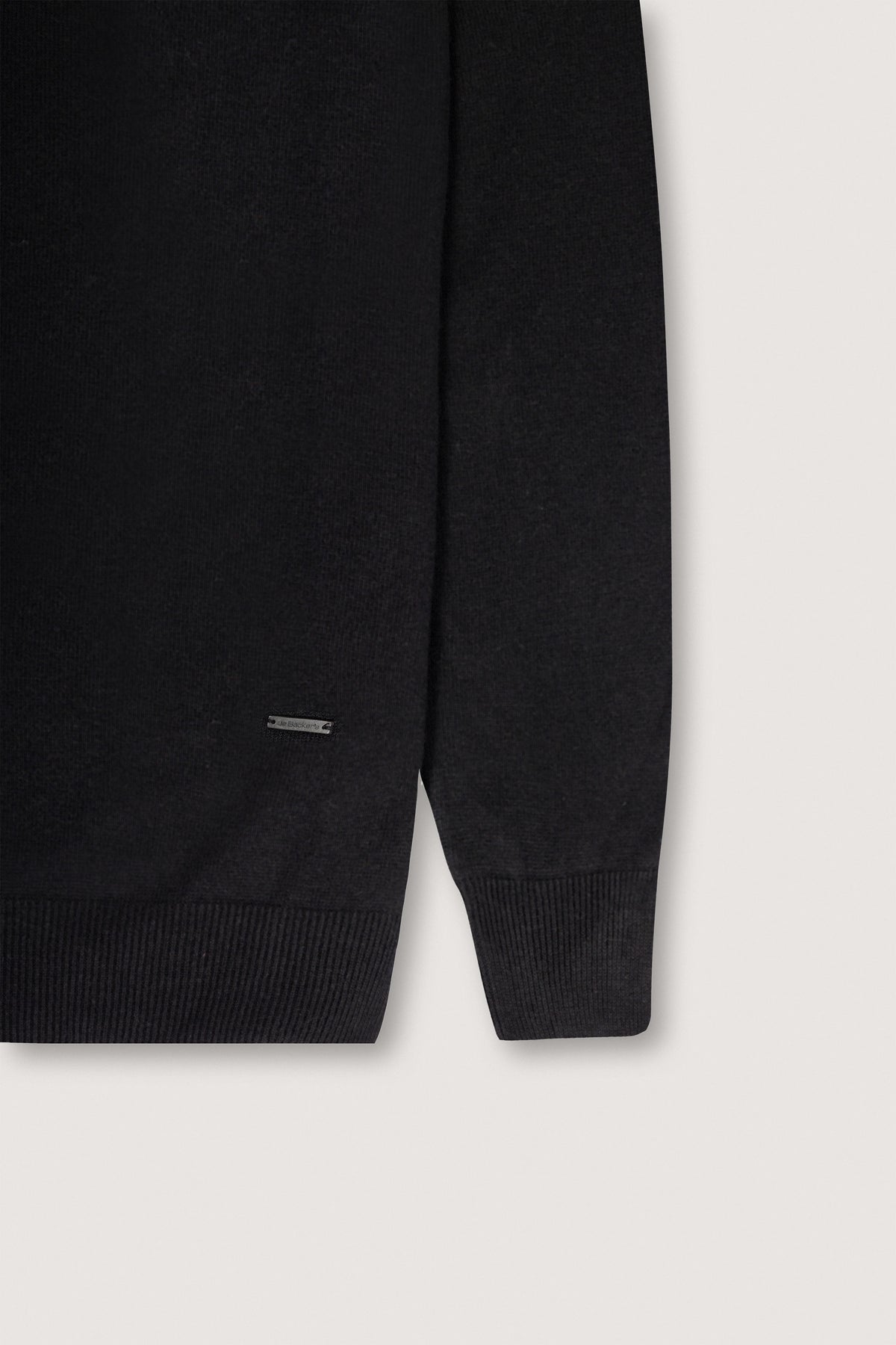 Black V-Neck Pullover - De Backers - 3