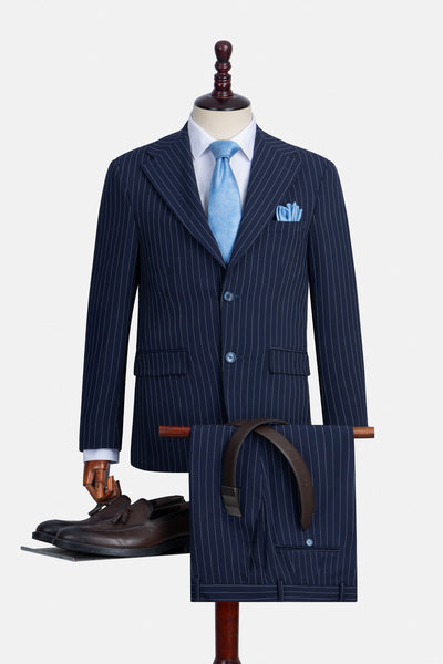 بدلة رسمية مخططة باللون الكحلي