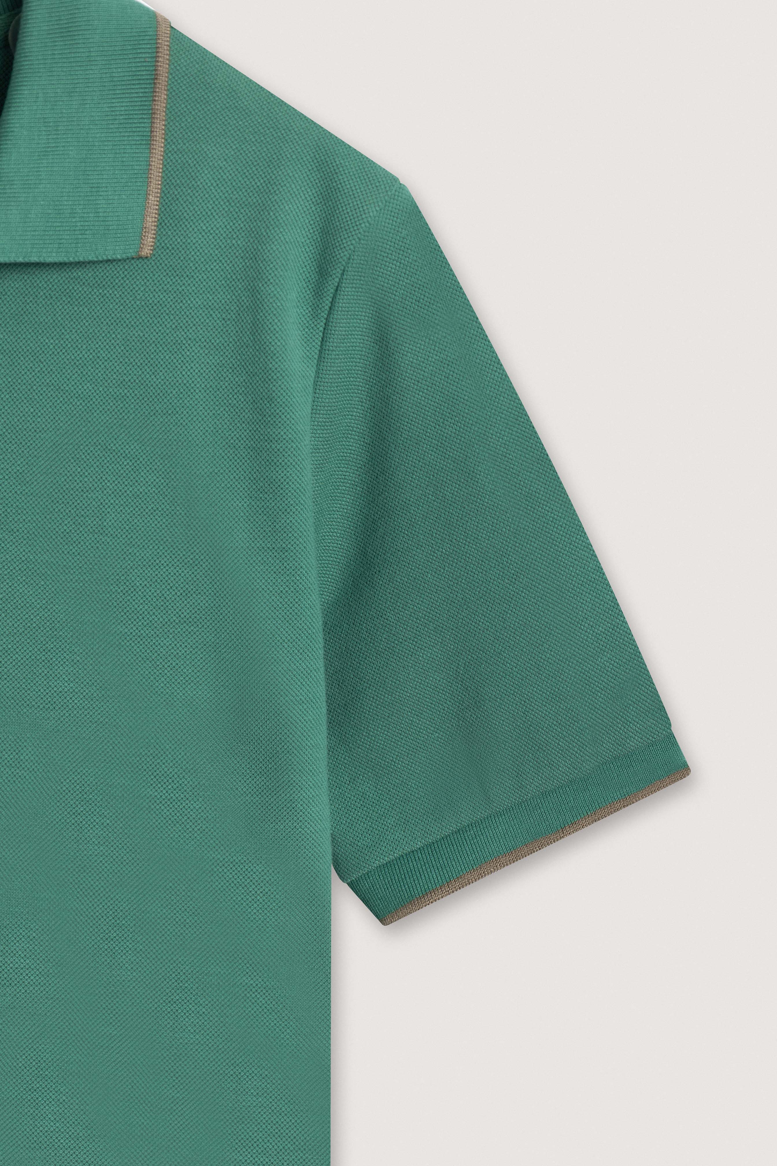 بولو أخضر v-neck بيكا