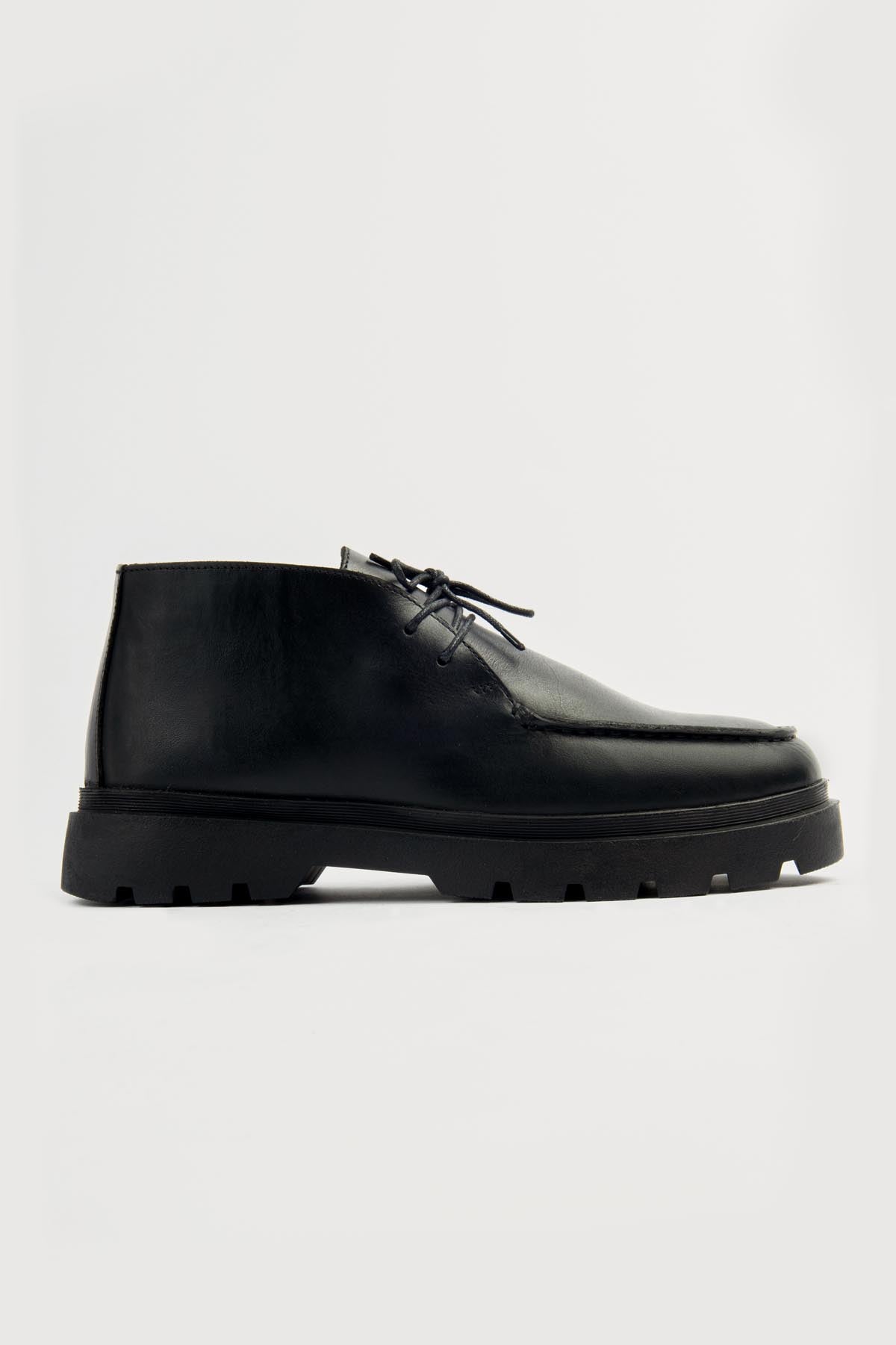 Black Leather Moc-Toe Lace-Up Shoe
