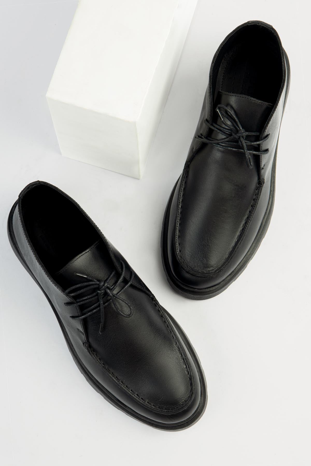 Black Leather Moc-Toe Lace-Up Shoe